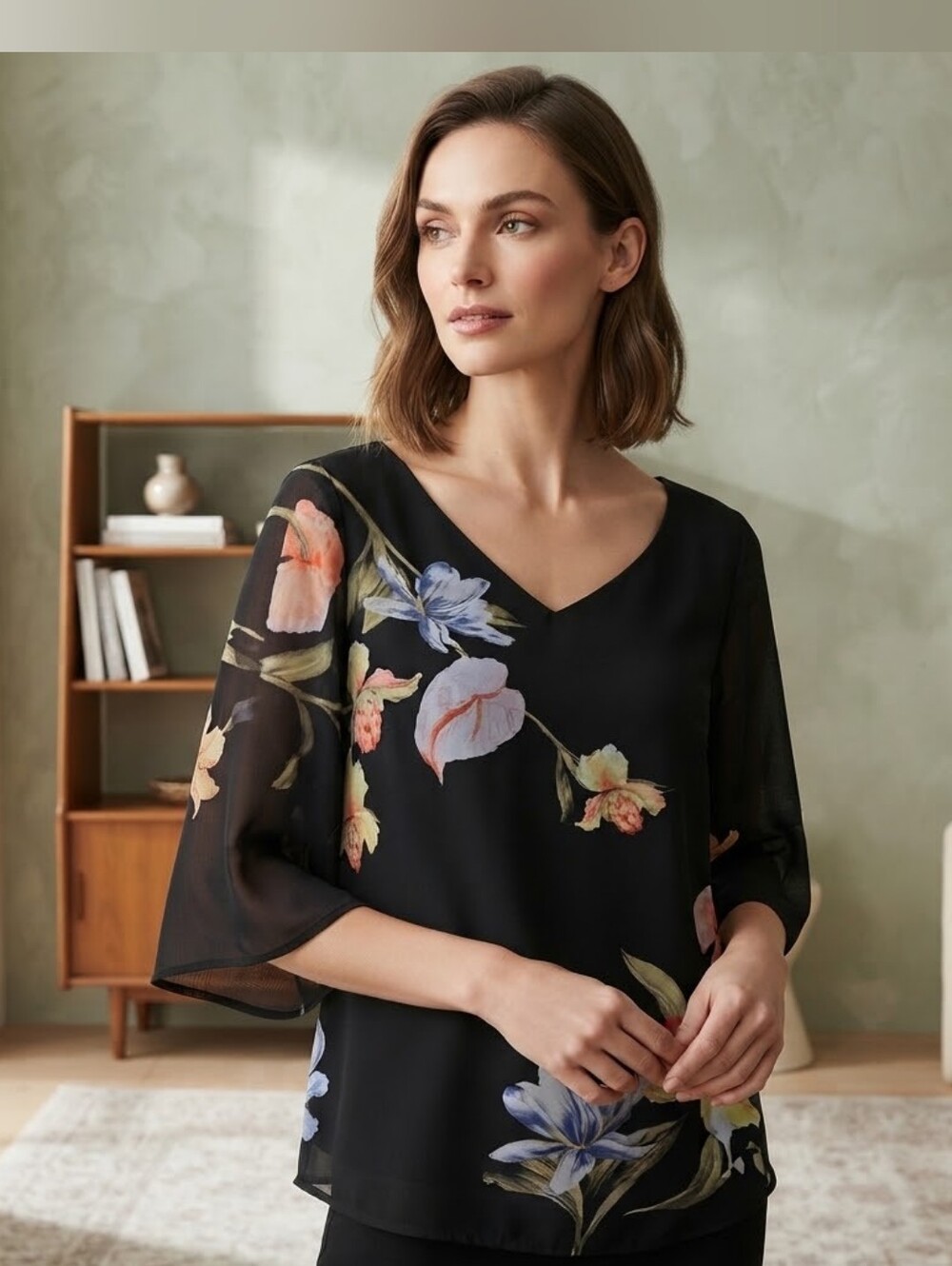 White House Black Market Women's Black Floral V-Neck Blouse Size XXS